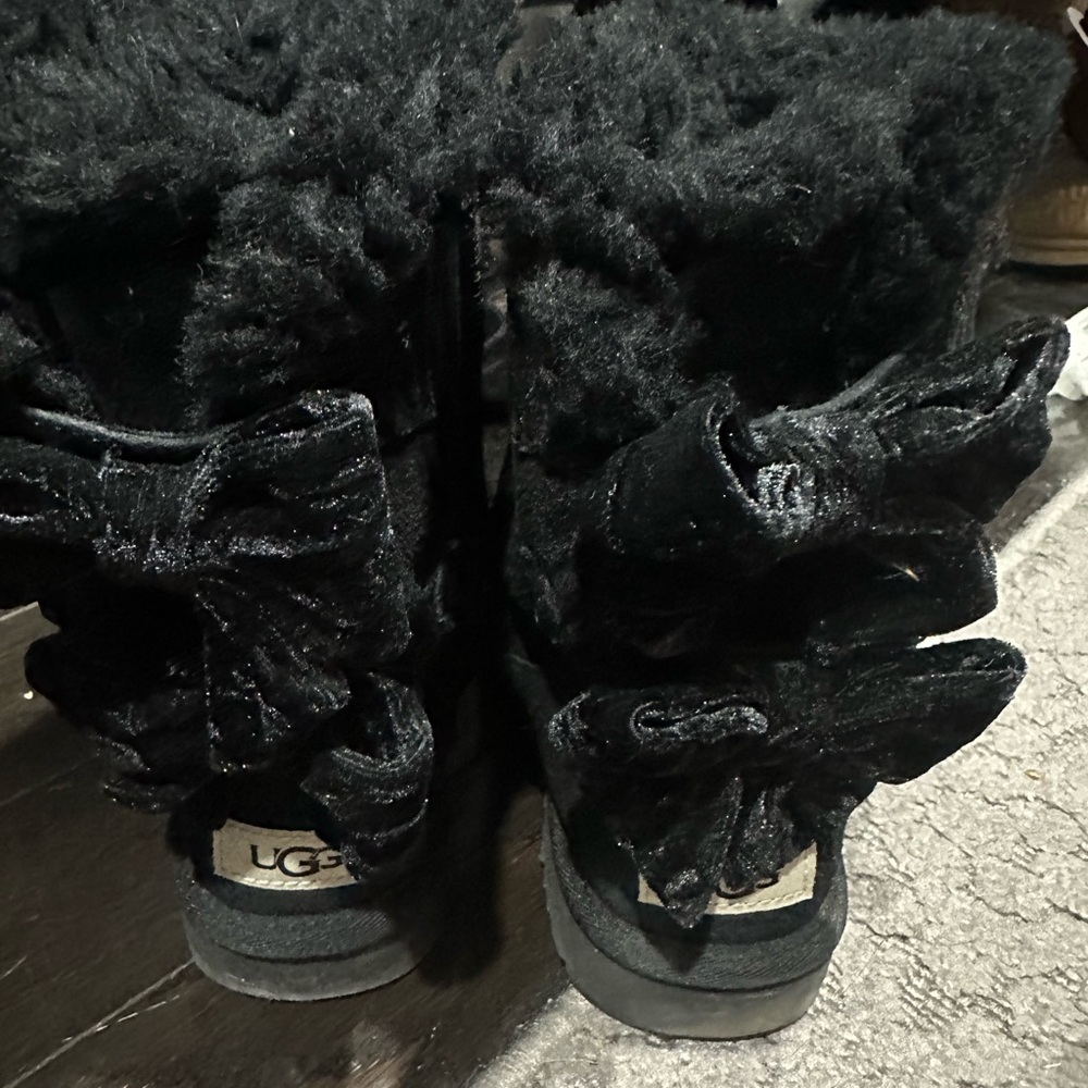 Womens UGG Bailey Bow Crushed Velvet Ribbon Boot in Black Size 5